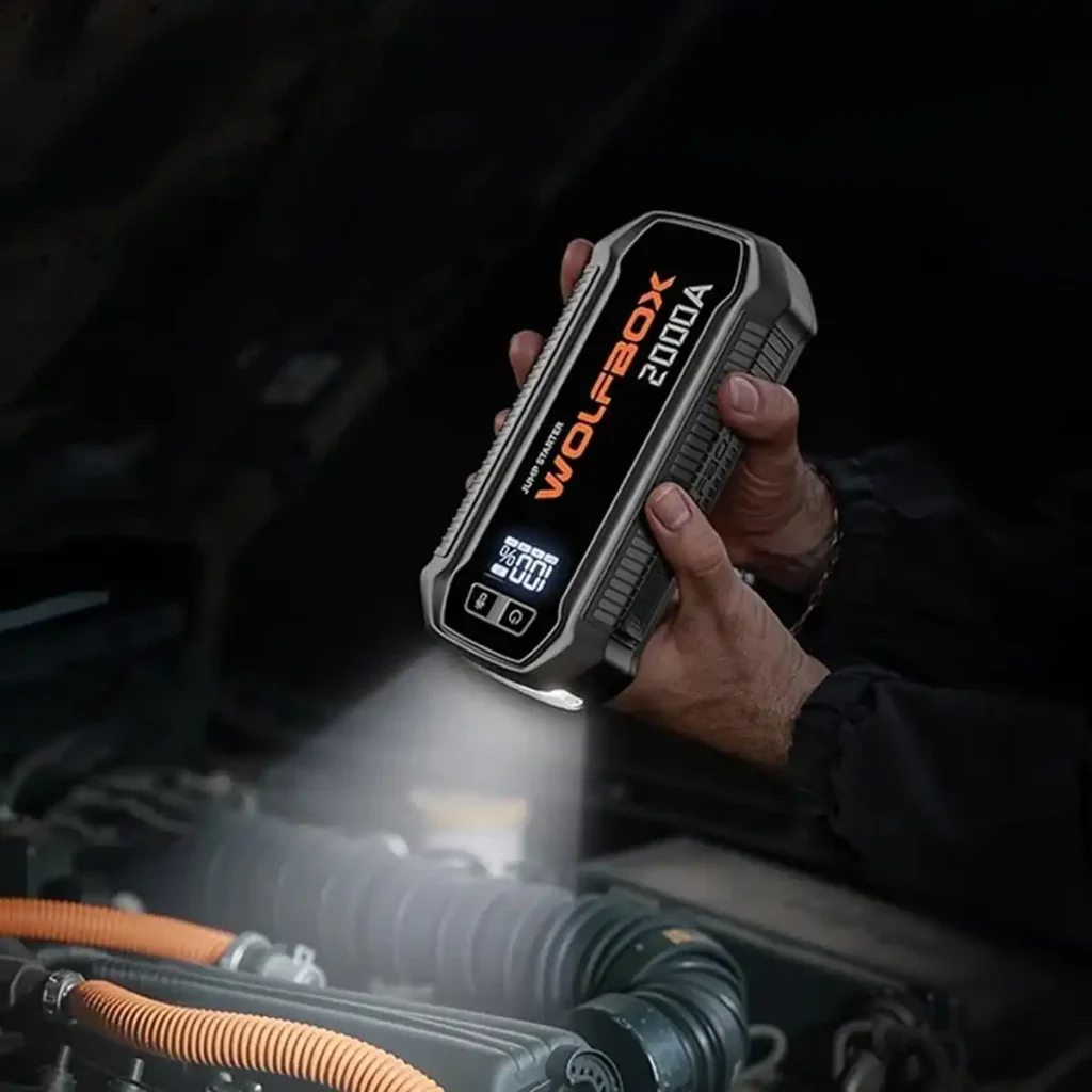 WOLFBOX MegaVolt 12 Jump Starter 2000A за 12V автомобили, Power Bank 30W, LCD дисплей и LED фенер