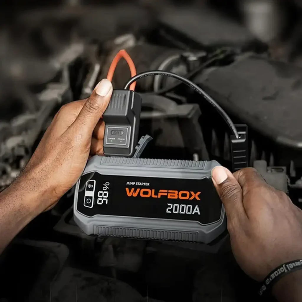 WOLFBOX MegaVolt 12 Jump Starter 2000A за 12V автомобили, Power Bank 30W, LCD дисплей и LED фенер